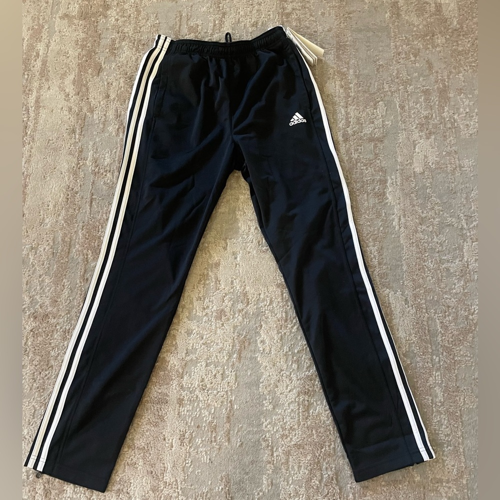 Brand new mens ADIDAS sweat pants (size MED)